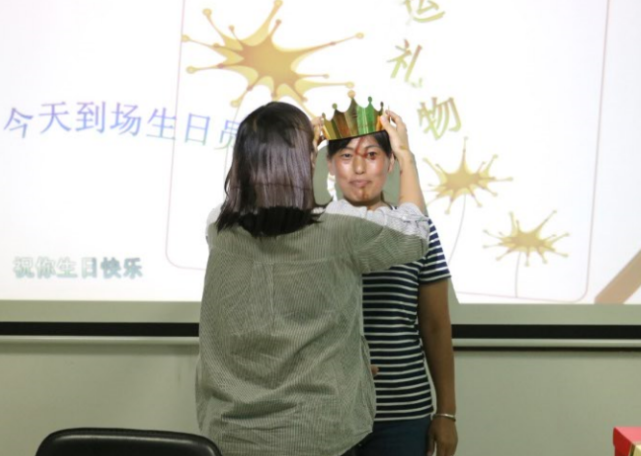 mg不朽情缘触摸屏厂家7月为员工们进行生日会